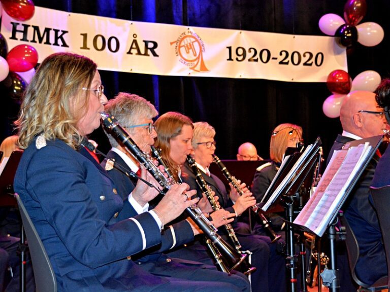 Jubel for 100 + 1 åringen Hommelvik musikkorps (+)