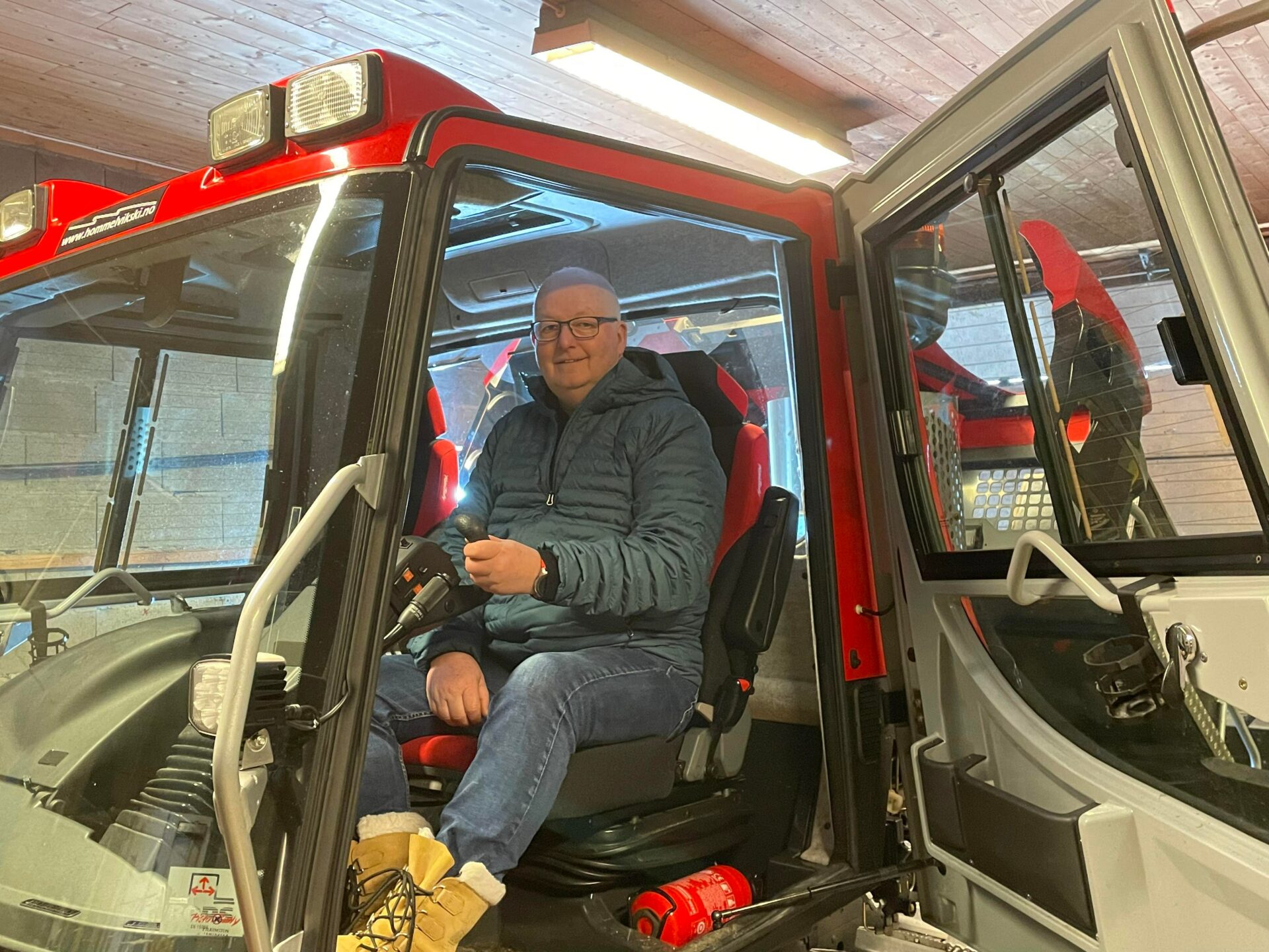 Leder for anleggsutvalget på Jervskogen Skisenter Gunnar Smiseth håper på økonomisk støtte for å skifte ut tråkkemaskinen på Jervskogen.