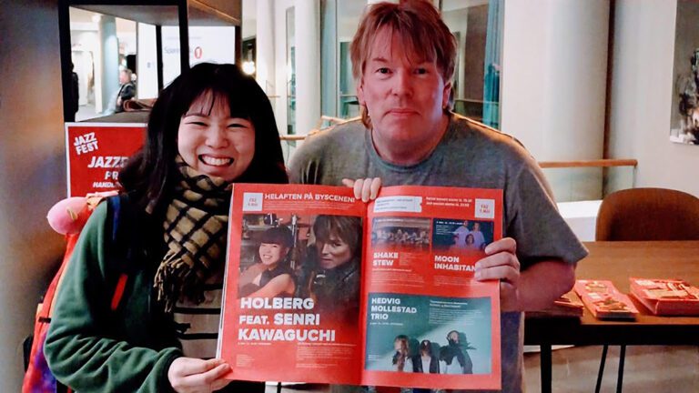 Jan Holberg og Senri Kawaguci deler scenen under Jazzfest fredag kveld. Foto: Privat