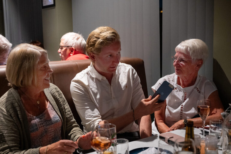 Reidun Grande Valle og Lillian Svingen var lettet over valgresultatet. Foto: Kristoffer Dahl